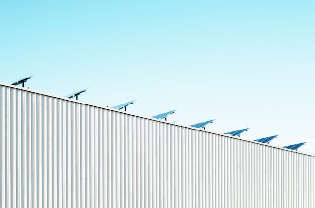 obtener beneficios empresariales con placas solares