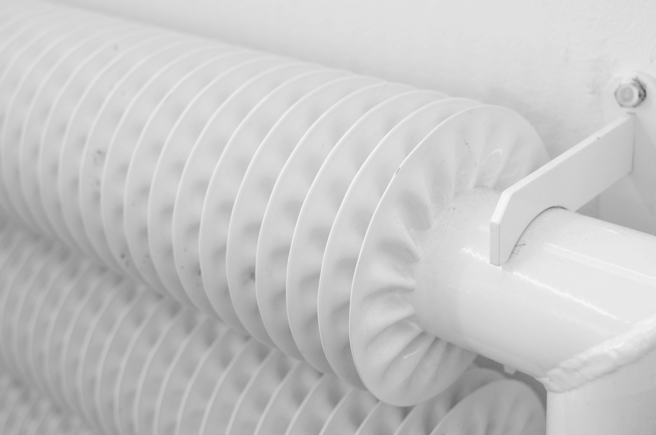 Descubre por qué el mantenimiento de sistemas de calefacción industrial es esencial para optimizar el rendimiento, reducir costes y garantizar la seguridad en grandes instalaciones. GMG Energía te ofrece soluciones personalizadas y eficientes.